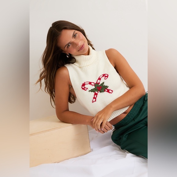 Candy Cane Mistletoe Turtle Neck Sleeveless Graphic Sweater - Le Lis - Picture 8 of 8